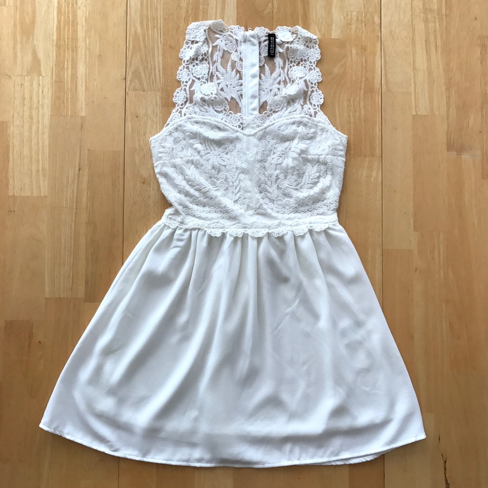 Never Worn H&M White Sweetheart Neckline Dress
